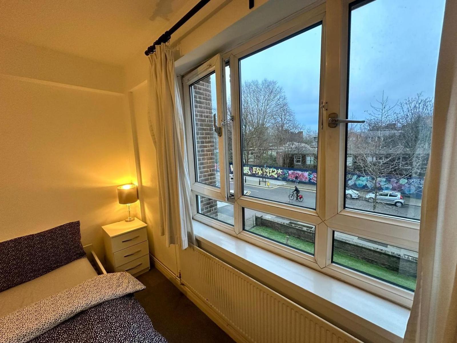 Victoria Park R4 Hotell London Eksteriør bilde
